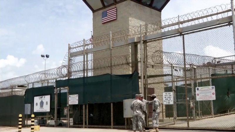 Senadores critican la costosa misión de migrantes en la Bahía de Guantánamo video poster