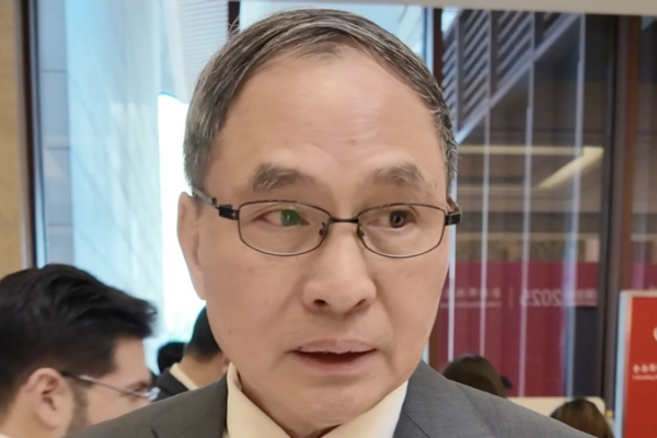 Los aranceles del 500% no cambiarán el juego, dice profesor reconocido video poster