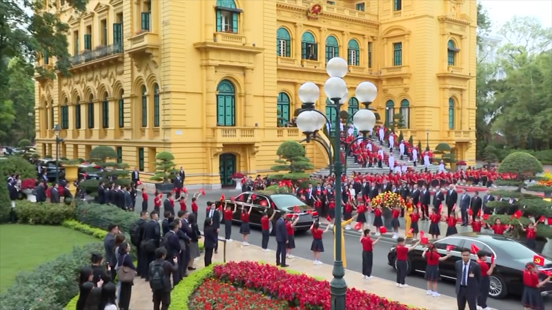 La cálida visita de Xi Jinping a Hanói con To Lam de Vietnam video poster
