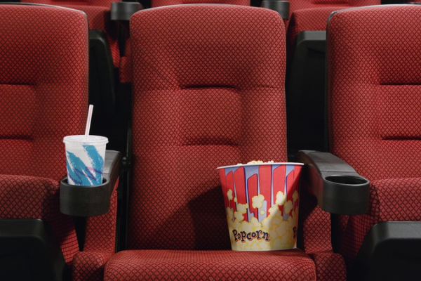 China recorta importaciones de películas de EE.UU., acciones de Hollywood se desploman