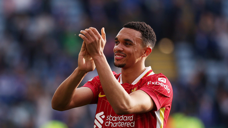 Victoria tardía de Liverpool aumenta esperanzas de título, Leicester relegado