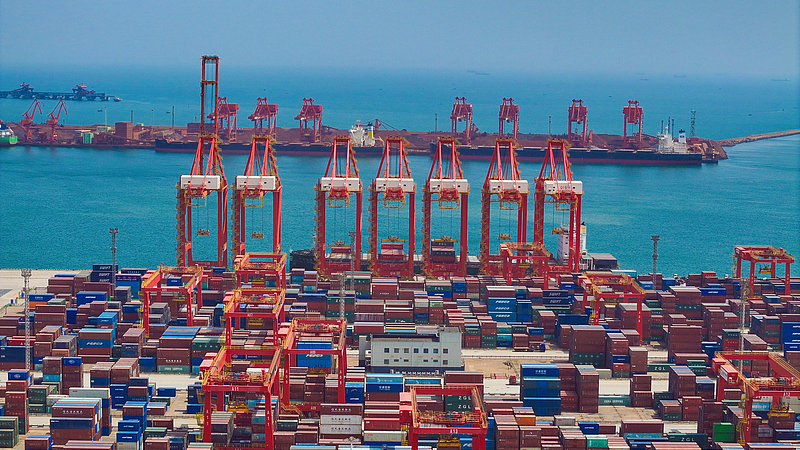 Inversionistas respaldan la resiliente economía de la China continental pese a los choques arancelarios