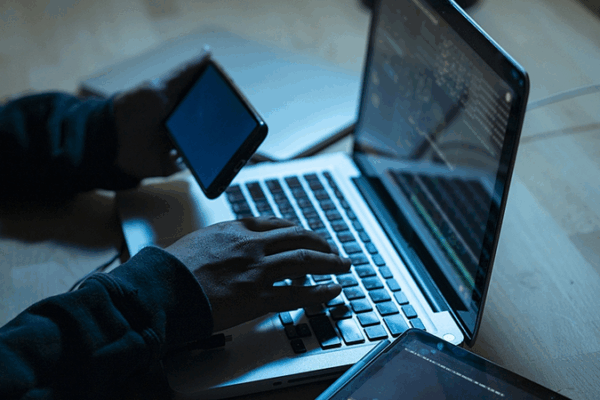 Más de 920 sospechosos de fraude en telecomunicaciones detenidos en una operación transfronteriza Más de 920 sospechosos de fraude en telecomunicaciones detenidos en una operación transfronteriza