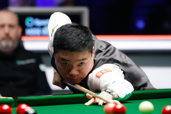 Ding Junhui brilla en la noche de su cumpleaños en el Campeonato de Snooker Ding Junhui brilla en la noche de su cumpleaños en el Campeonato de Snooker