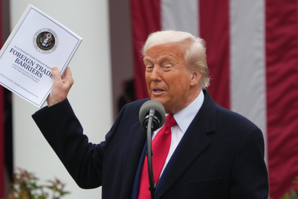 Tormenta Arancelaria: Las Tácticas Comerciales de Trump Bajo Escrutinio