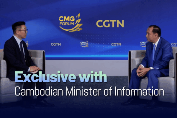 Ministro camboyano defiende el impacto de la tecnología china video poster