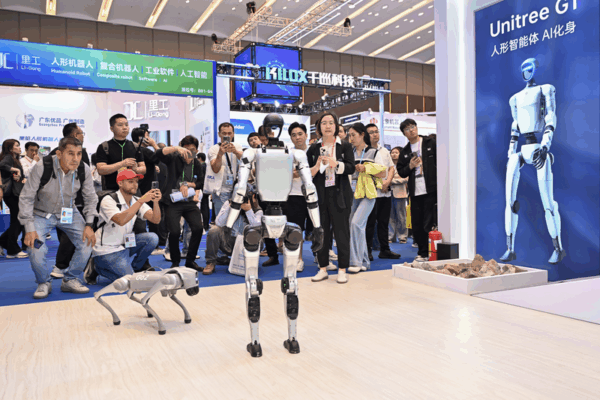 Gigantes tecnológicos compiten en la carrera de robots humanoides