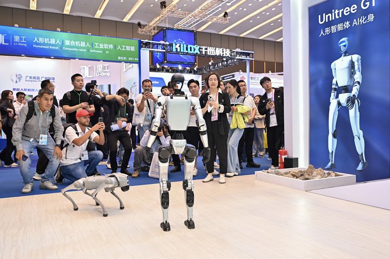 Gigantes tecnológicos compiten en la carrera de robots humanoides