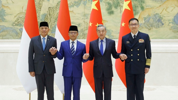 China e Indonesia sellan nuevo pacto de defensa en el 75º aniversario China e Indonesia sellan nuevo pacto de defensa en el 75º aniversario video poster