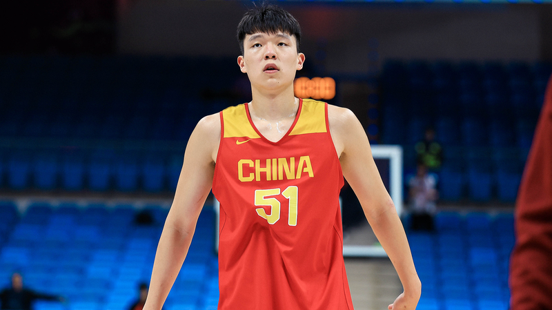 El_joven_estrella_del_baloncesto_Yang_Hansen_apunta_al_Draft_de_la_NBA_2025