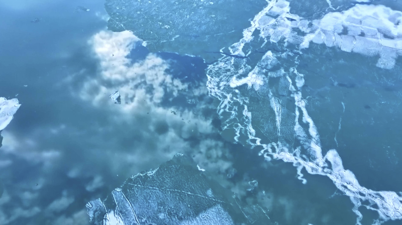 El_lago_Ulungur_despierta__el_hielo_se_convierte_en_arte_de_la_naturaleza video poster