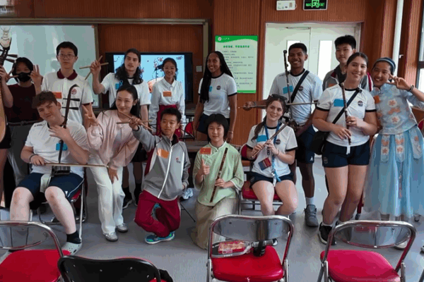 Estudiantes_estadounidenses_exploran_cultura_y_deportes_en_el_continente_chino video poster