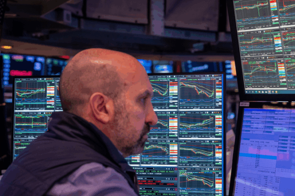 Wall Street se tambalea: la crítica de Trump sacude los mercados