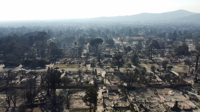 Miles de millones en daños: 100 días después de los incendios forestales de Los Ángeles video poster