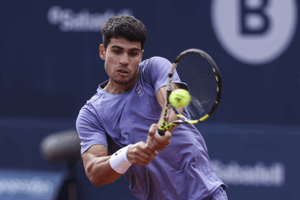 ¡Alcaraz domina para llegar a los cuartos de final del Barcelona Open! ¡Alcaraz domina para llegar a los cuartos de final del Barcelona Open!
