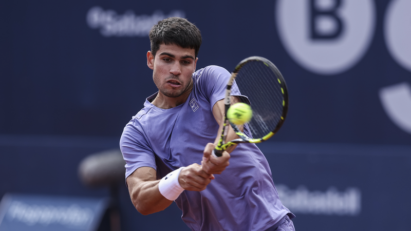 ¡Alcaraz domina para llegar a los cuartos de final del Barcelona Open!