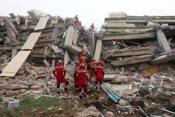 Equipos de rescate chinos concluyen misión tras terremoto en Myanmar Equipos de rescate chinos concluyen misión tras terremoto en Myanmar