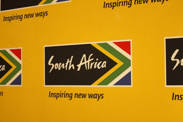 Fuertes lazos África-China brillan en la Semana de la Moda de Shanghái video poster