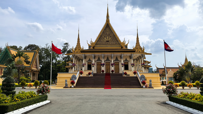 Xi Jinping se reúne con el Rey de Camboya en Phnom Penh