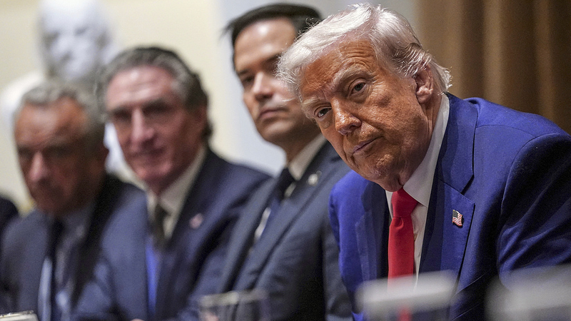 Guerra_de_aranceles__beber_veneno_para_calmar_la_sed