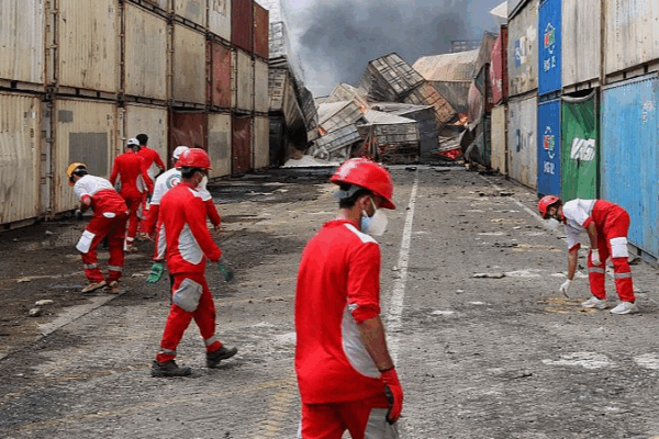 Xi Jinping extiende condolencias tras mortal explosión en puerto iraní Xi Jinping extiende condolencias tras mortal explosión en puerto iraní