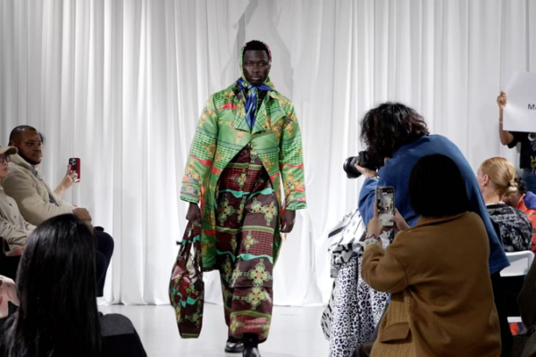 Diseñadores Africanos Inspiran Innovación en la Semana de la Moda de Shanghái Diseñadores Africanos Inspiran Innovación en la Semana de la Moda de Shanghái video poster