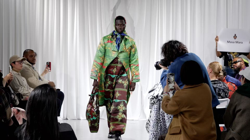 Diseñadores Africanos Inspiran Innovación en la Semana de la Moda de Shanghái video poster
