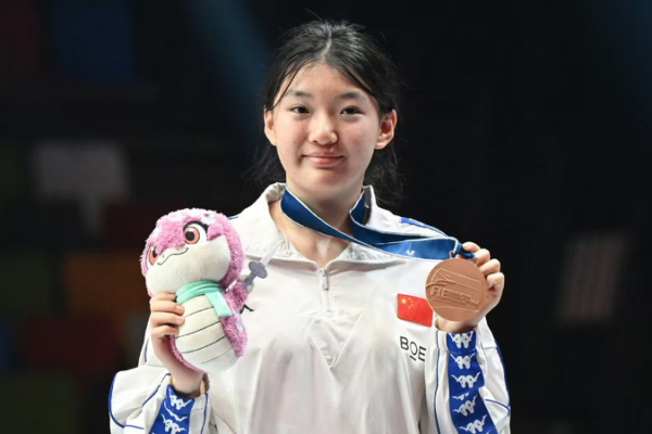 La esgrimista adolescente Pan Qimiao brilla con bronce en el Campeonato Mundial La_esgrimista_adolescente_Pan_Qimiao_brilla_con_bronce_en_el_Campeonato_Mundial