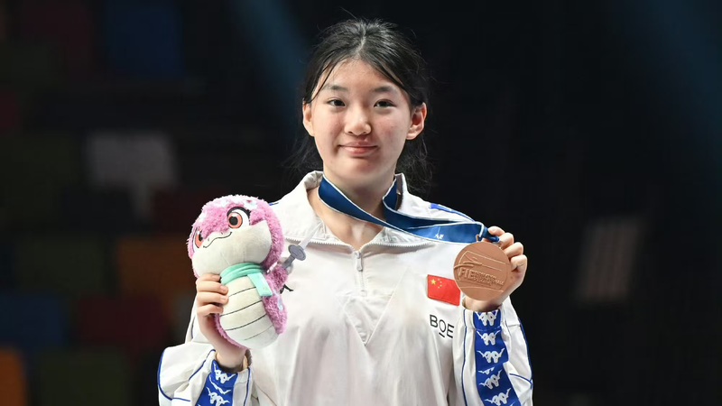 La_esgrimista_adolescente_Pan_Qimiao_brilla_con_bronce_en_el_Campeonato_Mundial