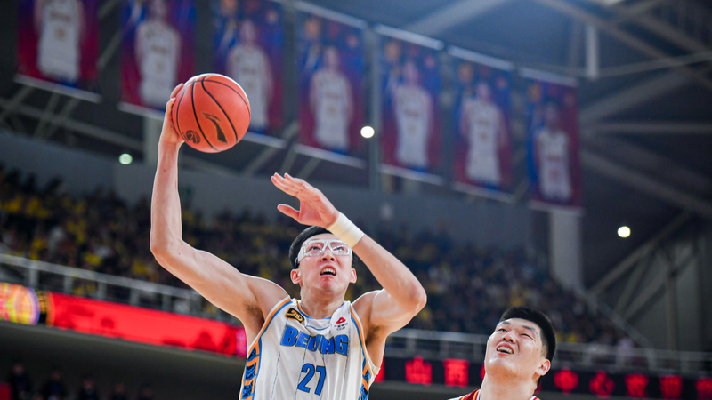 Los_Beijing_Ducks_aseguran_una_victoria_de_102_94_sobre_los_Shanxi_Loongs_en_los_playoffs_de_la_CBA