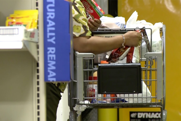 Los_consumidores_de_EE__UU__se_abastecen_antes_del_aumento_de_aranceles_de_Trump video poster