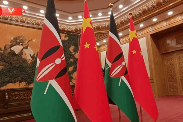 Xi Jinping se reúne con el presidente de Kenia en Pekín