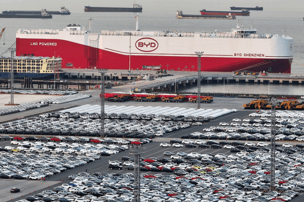 El portador de vehículos eléctricos más grande del mundo BYD Shenzhen zarpa en su viaje inaugural El portador de vehículos eléctricos más grande del mundo BYD Shenzhen zarpa en su viaje inaugural