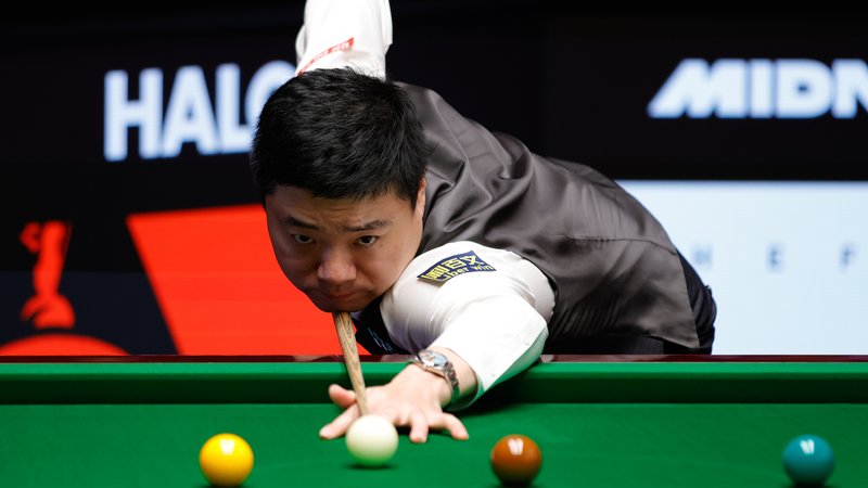 Ding vence a Surety 10-7 para llegar a los últimos 16 del Mundial de Snooker