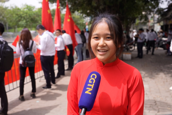 El presidente Xi llega a Hanói, generando esperanzas de vínculos más estrechos video poster