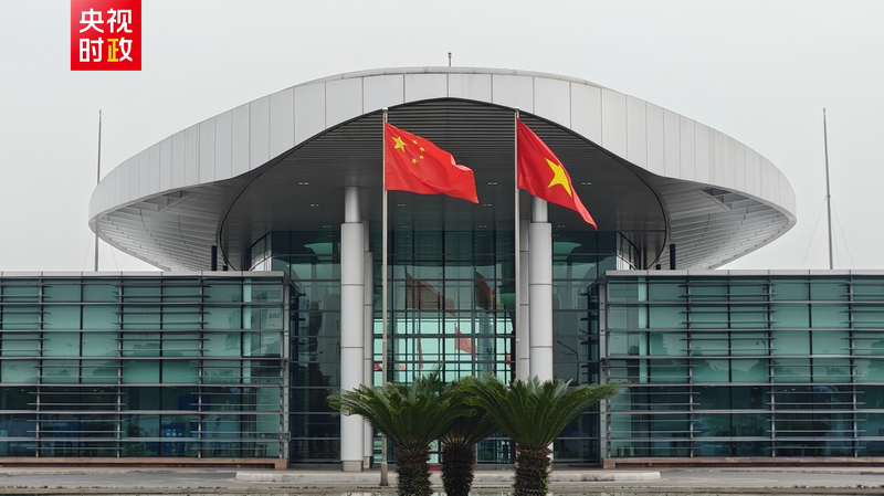 Xi Jinping llega a Hanói para una visita de Estado