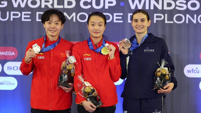 Chen Jia causa sensación con oro en clavados en Windsor