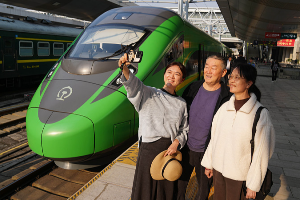 ¡El ferrocarril China-Laos conecta a 487 mil pasajeros en 2 años!
