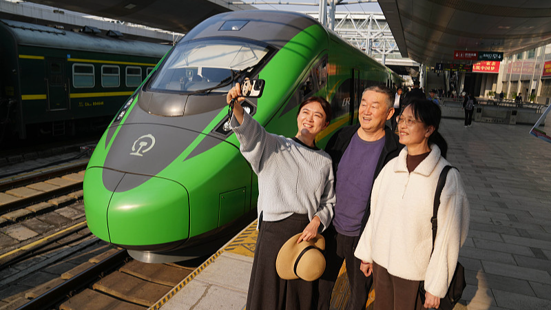 ¡El ferrocarril China-Laos conecta a 487 mil pasajeros en 2 años!