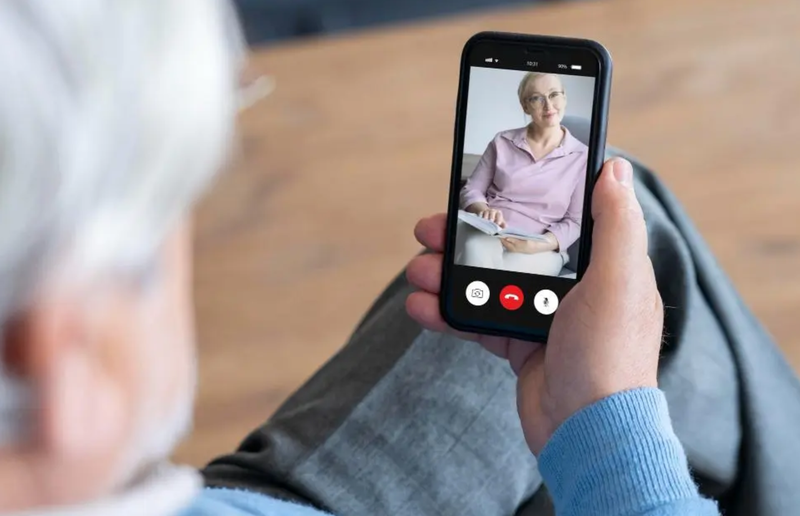 El uso de teléfonos inteligentes disminuye el deterioro cognitivo en adultos mayores: según estudio
