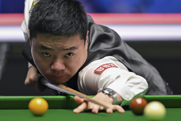 Ding Junhui celebra 20 años con victoria 10-5 sobre Wilson