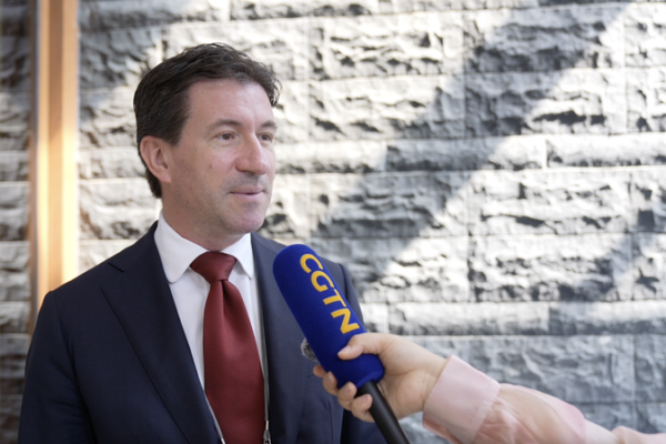 Los límites comerciales unilaterales amenazan la supervivencia de la economía globalizada video poster