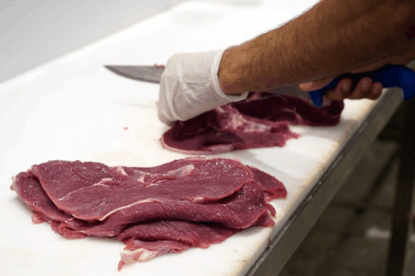 Brasil intensifica su participación para cubrir la brecha de carne de res de EE. UU. en China video poster