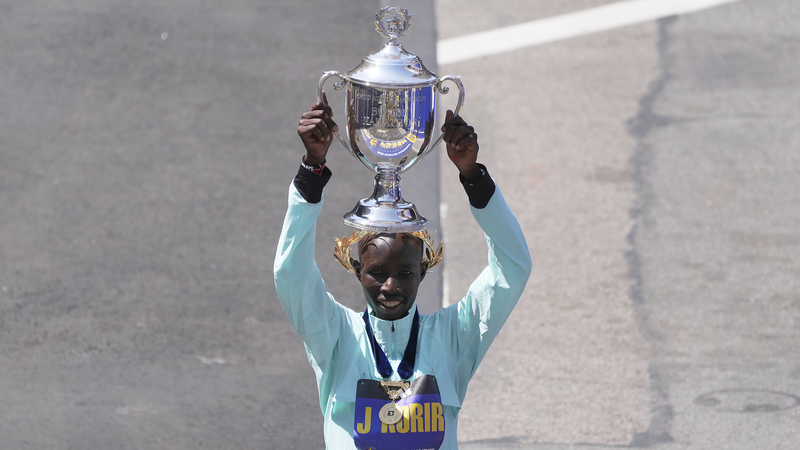 Doble Histórico: Korir Triunfa, Lokedi Establece Récord en el Maratón de Boston