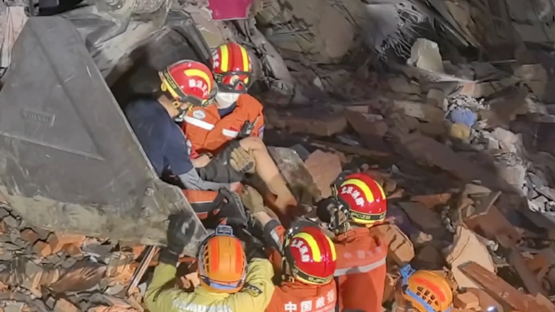 Rescate_Heroico__4_Supervivientes_Salvan_en_Terremoto_en_Myanmar video poster