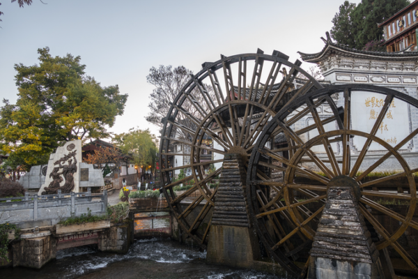 Ruedas de agua eternas: Los antiguos guardianes de Lijiang Ruedas_de_agua_eternas__Los_antiguos_guardianes_de_Lijiang video poster