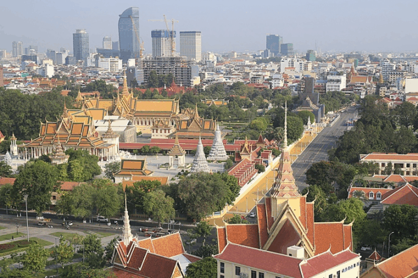 Xi Jinping se reúne con líderes camboyanos en Camboya video poster