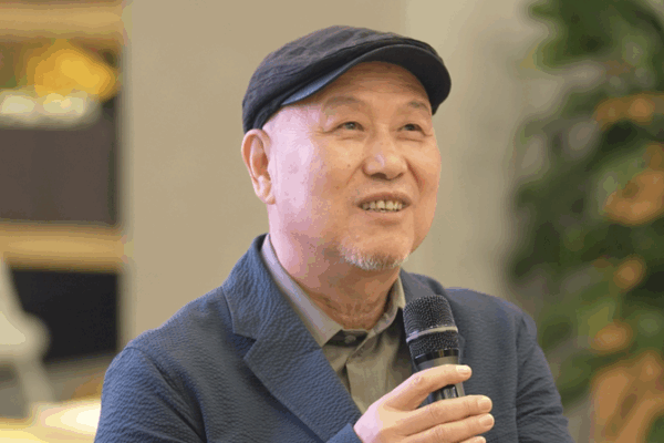 Huo Tingxiao sobre cómo la IA está moldeando el diseño de conceptos cinematográficos video poster