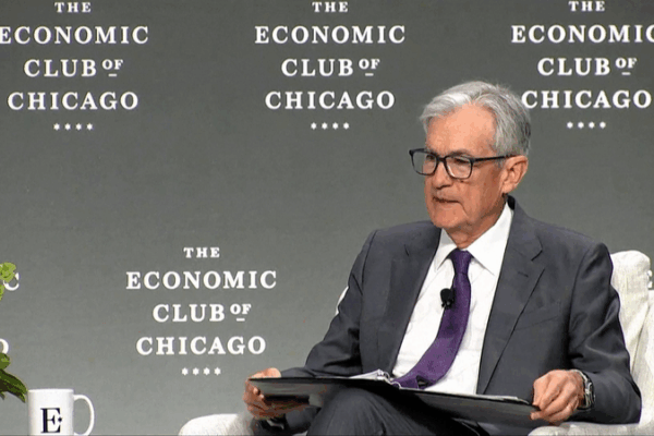 Trump_amenaza_con_destituir_al_presidente_de_la_Fed__Powell video poster