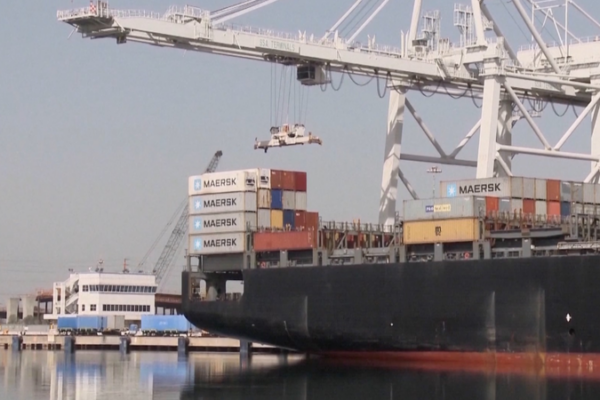 Trump_amenaza_con_un_arancel_adicional_del_50__si_el_continente_chino_no_elimina_el_arancel_del_34__a_EE_UU_ video poster